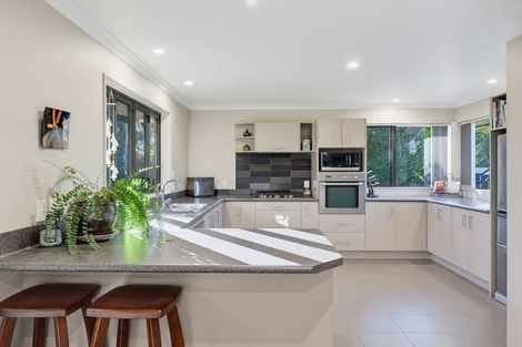 Photo of property in 28b Johnstone Drive, Fitzherbert, Palmerston North, 4410