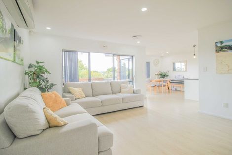 Photo of property in 38 Awaroa Road, Sunnyvale, Auckland, 0612