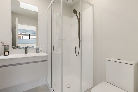 Photo of property in 247 Shakespeare Street, Leamington, Cambridge, 3432