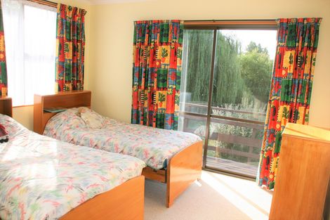 Photo of property in 8 Greenhithe Street, Waihola, Milton, 9073