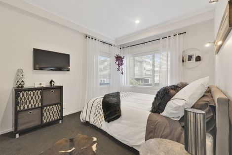 Photo of property in 49a The Esplanade, Eastern Beach, Auckland, 2012