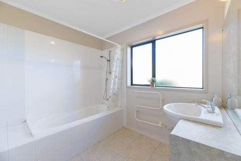 Photo of property in 20 Caragh Place, East Tamaki, Auckland, 2016