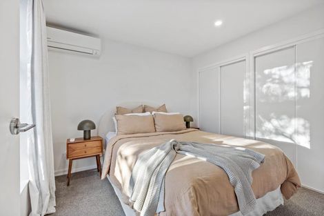 Photo of property in 33 Tokai Place, Glen Eden, 0602