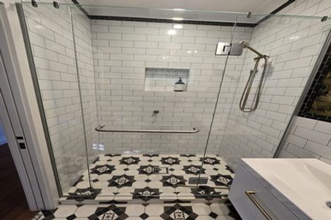 Photo of property in 4 Seaview Terrace, Bluff Hill, Napier, 4110