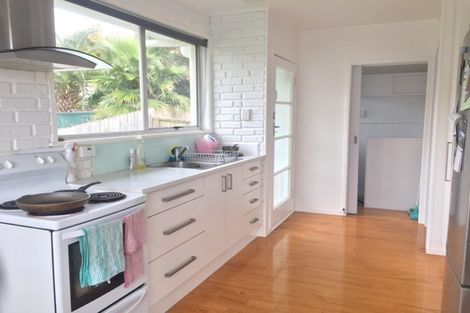 Photo of property in 19 Finlow Drive, Te Atatu South, Auckland, 0610