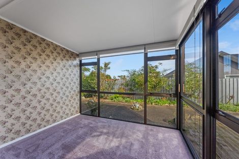 Photo of property in 16 Warwick Place, Springvale, Whanganui, 4501