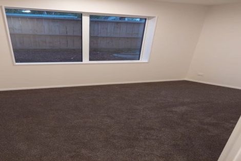 Photo of property in 1c Taupiko Place, Green Bay, Auckland, 0604