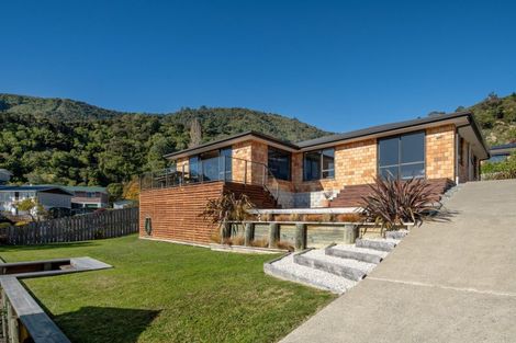 Photo of property in 12 Russell Street, Picton, 7220