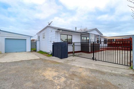 Photo of property in 16 Coromandel Court, Roslyn, Palmerston North, 4414