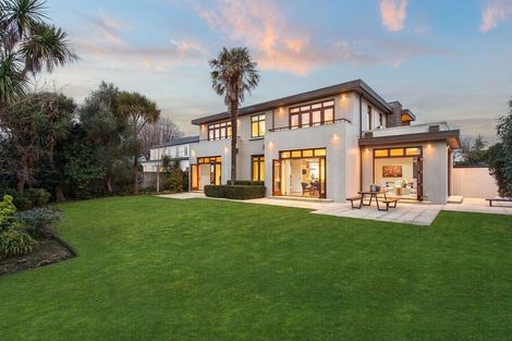 Photo of property in 118 Straven Road, Fendalton, Christchurch, 8014