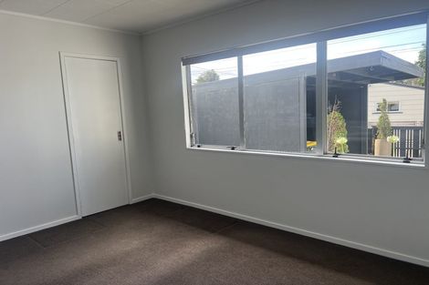 Photo of property in 9 Bishop Street, Green Bay, Auckland, 0604