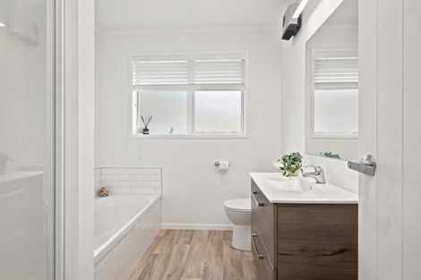 Photo of property in 11 Bob Carter Place, Welcome Bay, Tauranga, 3175