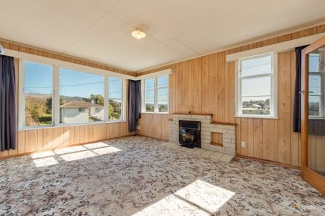 Photo of property in 5 Berkshire Grove, Cannons Creek, Porirua, 5024