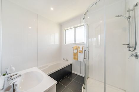 Photo of property in 37 Hillside Drive, Maoribank, Upper Hutt, 5018