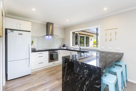 Photo of property in 1 Mckenzie Way, Timberlea, Upper Hutt, 5018