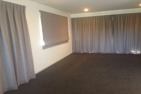 Photo of property in 1/302 Glenfield Road, Glenfield, Auckland, 0629