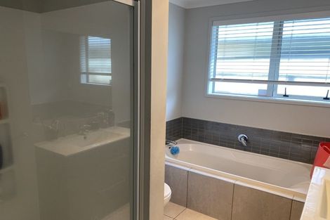 Photo of property in 8 Rire Hau Lane, Pyes Pa, Tauranga, 3112