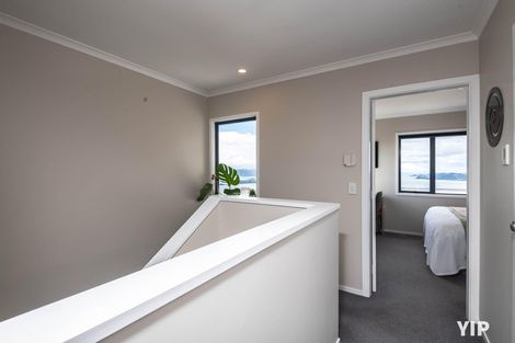 Photo of property in 79 Dress Circle, Newlands, Wellington, 6037