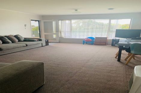 Photo of property in 60 Strid Road, Te Atatu South, Auckland, 0610