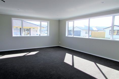 Photo of property in 17 Poulson Grove, Trentham, Upper Hutt, 5018
