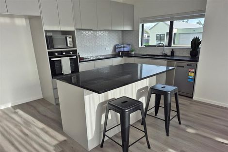 Photo of property in 33 Mataikokako Loop, Kawakawa Bay, 2585