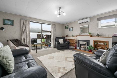 Photo of property in 7 Kowhai Avenue, Ebdentown, Upper Hutt, 5018