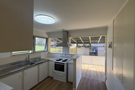 Photo of property in 14 Heather Place, Sunnynook, Auckland, 0620