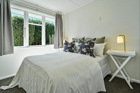 Photo of property in 28 Pitt Street, Clive, 4102