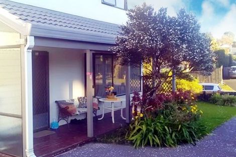 Photo of property in 102a Manhattan Heights, Glendene, Auckland, 0602