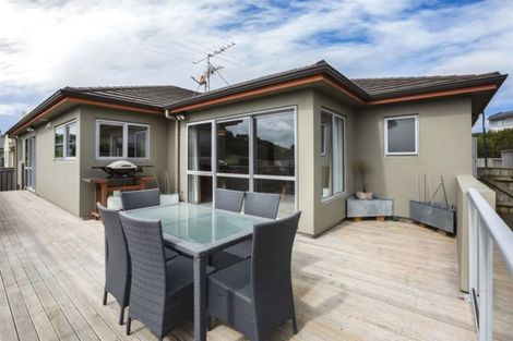 Photo of property in 3 Greenstone Place, Aotea, Porirua, 5024