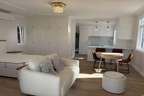 Photo of property in 43a Pohutukawa Avenue, Red Beach, 0932