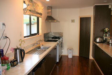 Photo of property in 8 Greenhithe Street, Waihola, Milton, 9073