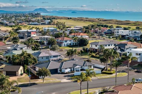 Photo of property in 16 Palm Beach Boulevard, Papamoa Beach, Papamoa, 3118