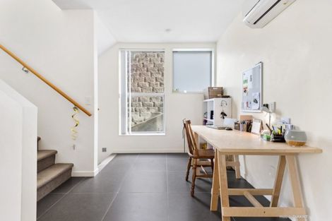 Photo of property in 77 Tiketike Way, Brooklyn, Wellington, 6021