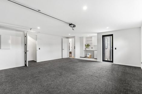 Photo of property in 1 The Crest, Sunnyhills, 2010