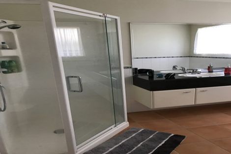 Photo of property in 4 Conacher Close, East Tamaki Heights, Auckland, 2016