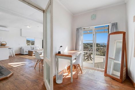 Photo of property in 43 Surf Road, Stanmore Bay, Whangaparaoa, 0932