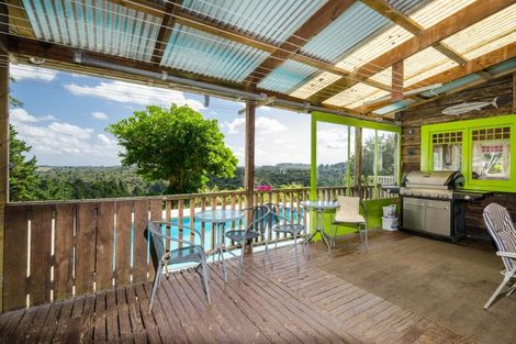 Photo of property in 136 Horsman Road, Waitakere, Henderson, 0782