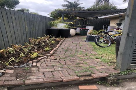 Photo of property in 44a De Havilland Drive, Goodwood Heights, Auckland, 2105