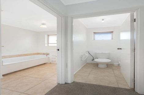 Photo of property in 2/38 Ballater Place, Highland Park, Auckland, 2010