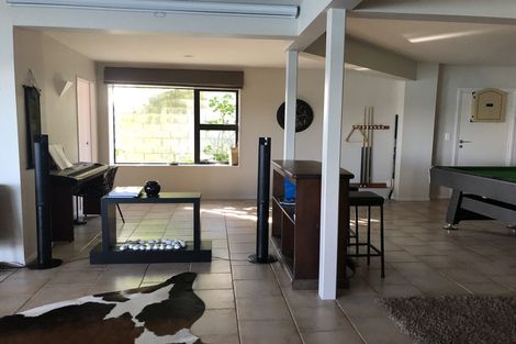 Photo of property in 100 Stanley Point Road, Stanley Point, Auckland, 0624