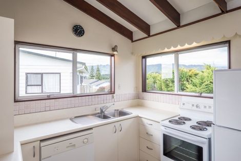 Photo of property in 9 Freyberg Crescent, Waikanae Beach, Waikanae, 5036