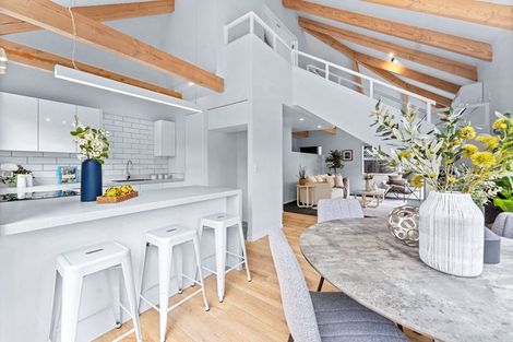 Photo of property in 2/7 Seine Road, Forrest Hill, Auckland, 0620