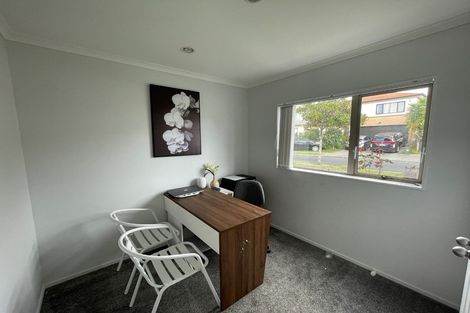 Photo of property in 15 Maypark Crescent, Flat Bush, Auckland, 2016