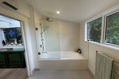 Photo of property in 60 Kauri Point Road, Laingholm, Auckland, 0604