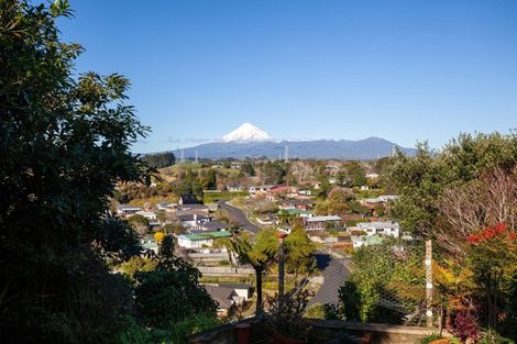 Photo of property in 6 Evelyn Place, Welbourn, New Plymouth, 4310