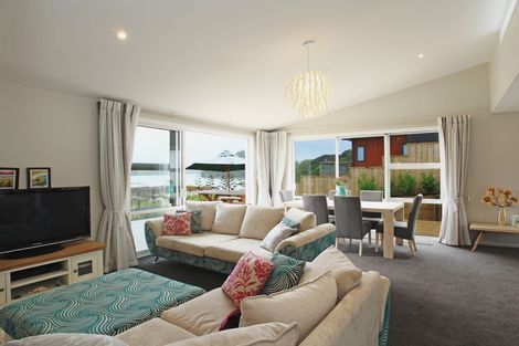 Photo of property in 19 Robertson Street, Raglan, 3225