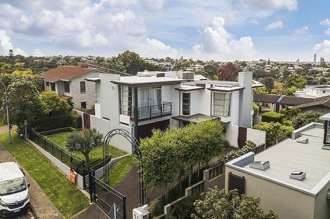 Photo of property in 5 Peregrine Place, Birkenhead, Auckland, 0626