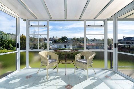 Photo of property in 2 Lachlan Drive, Dinsdale, Hamilton, 3204