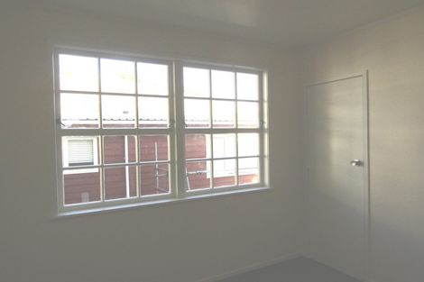 Photo of property in 1/12 Vonnell Place, Birkdale, Auckland, 0626